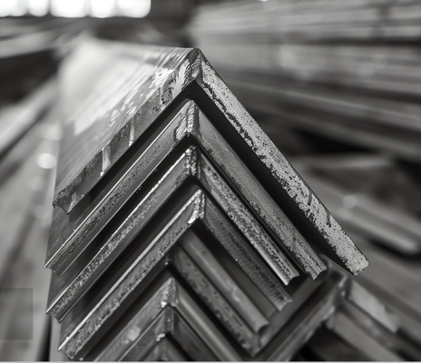 Galvanisierter Winkelstahl in der Baubranche weit verbreitet
